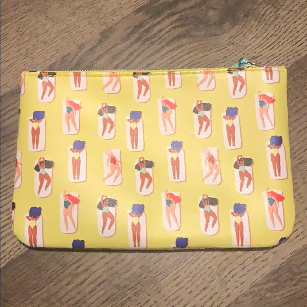 *HP*!2/$10 Ipsy Makeup Bag - Yellow Sunbathers
